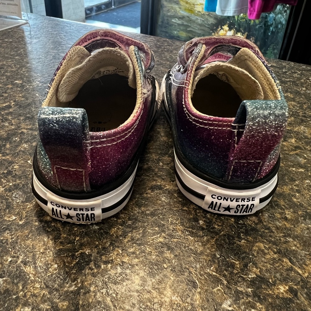 Baby galaxy converse size 4